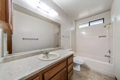 Bath - 1051 Oakmont Dr, Redding, CA 96003 photo 2 of 2