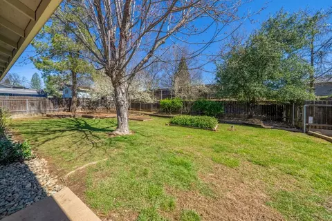Exterior - 1051 Oakmont Dr, Redding, CA 96003 photo 5 of 14