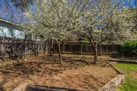 Exterior - 1051 Oakmont Dr, Redding, CA 96003 photo 9 of 14