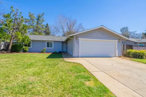 1051 Oakmont Dr, Redding, CA 96003