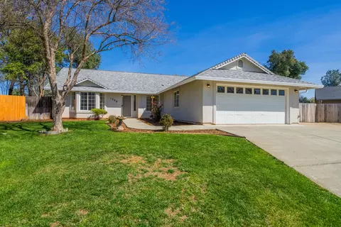 1398 Hermitage Ct, Redding, CA 96002