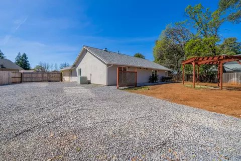 Exterior - 1398 Hermitage Ct, Redding, CA 96002 photo 2 of 5