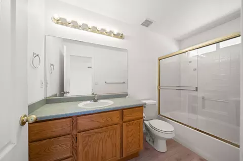 Bath - 1398 Hermitage Ct, Redding, CA 96002 photo 1 of 2