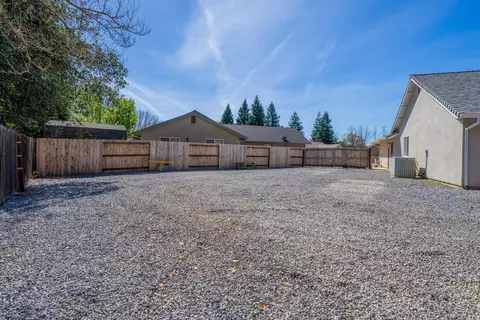 Exterior - 1398 Hermitage Ct, Redding, CA 96002 photo 5 of 5