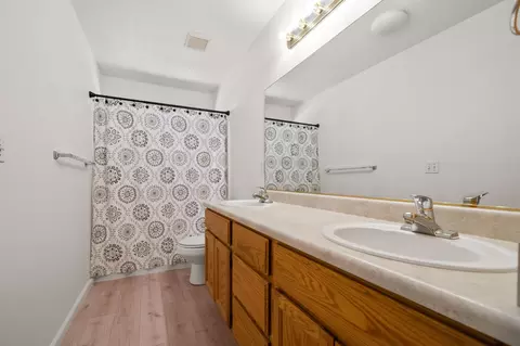 Bath - 1398 Hermitage Ct, Redding, CA 96002 photo 2 of 2