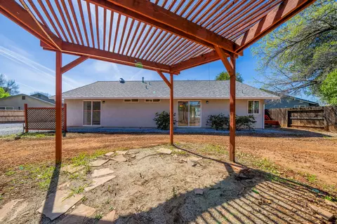 Exterior - 1398 Hermitage Ct, Redding, CA 96002 photo 3 of 5