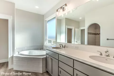 Bath - 3400 Federer Pkwy, Redding, CA 96002 photo 3 of 6
