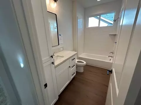 Bath - 3502 Federer Pkwy, Redding, CA 96002 photo 3 of 3