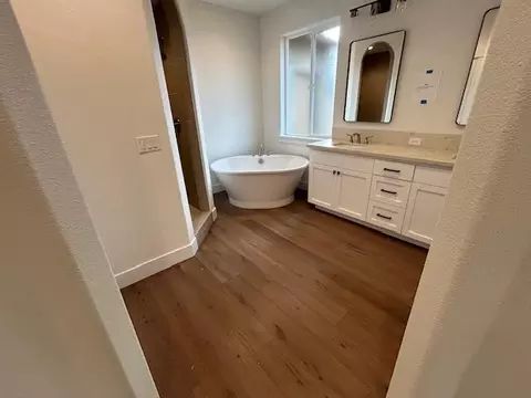 Bath - 3502 Federer Pkwy, Redding, CA 96002 photo 1 of 3