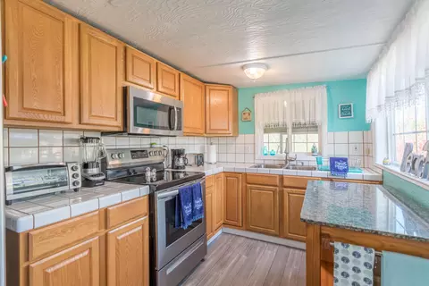 Kitchen - 20274 Old Alturas Rd, Redding, CA 96003 photo 1 of 2