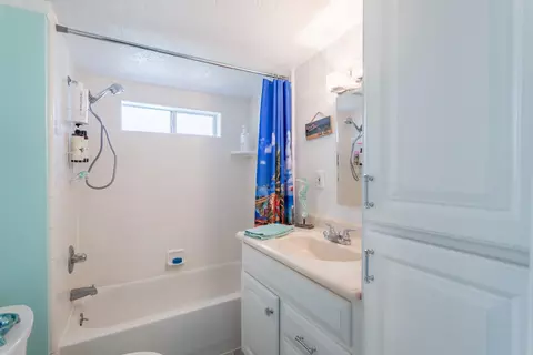 Bath - 20274 Old Alturas Rd, Redding, CA 96003 photo 1 of 1