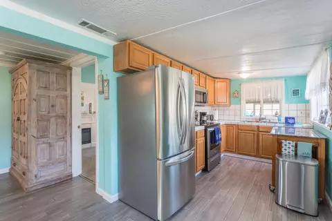 Kitchen - 20274 Old Alturas Rd, Redding, CA 96003 photo 2 of 2