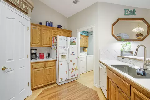 Kitchen - 2007 Hope Ln, Redding, CA 96003 photo 2 of 3