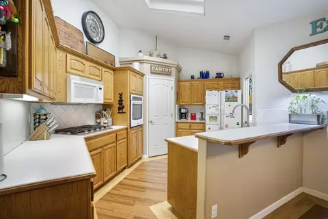 Kitchen - 2007 Hope Ln, Redding, CA 96003 photo 3 of 3
