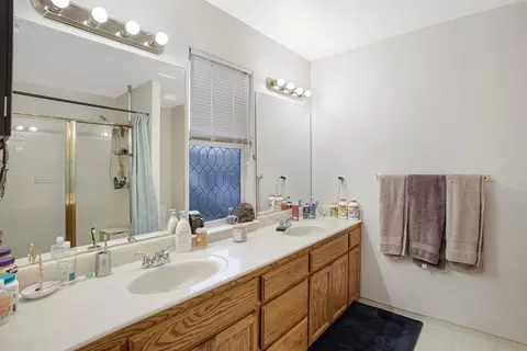 Bath - 2007 Hope Ln, Redding, CA 96003 photo 1 of 2