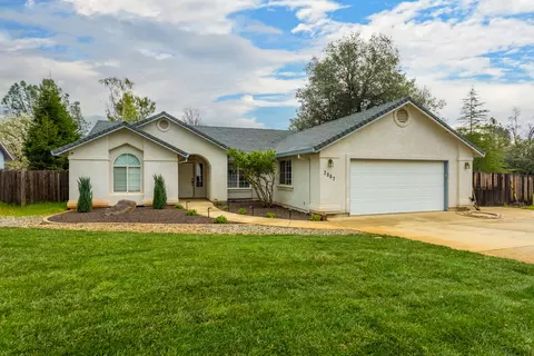 2007 Hope Ln, Redding, CA 96003
