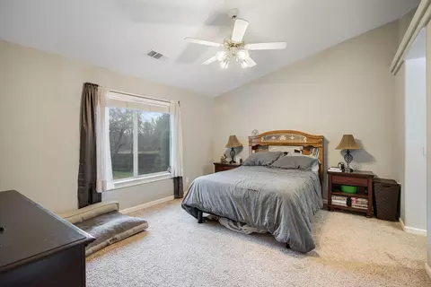 Bedroom - 2007 Hope Ln, Redding, CA 96003 photo 2 of 2