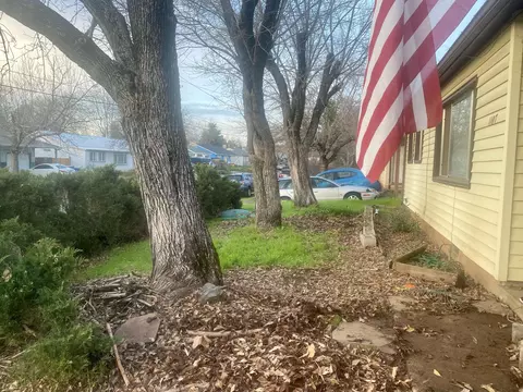 1107 A St, Redding, CA 96002 photo 3