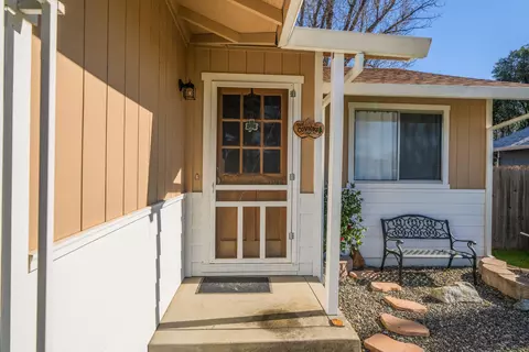 Exterior - 2555 Holly St, Anderson, CA 96007 photo 4 of 14