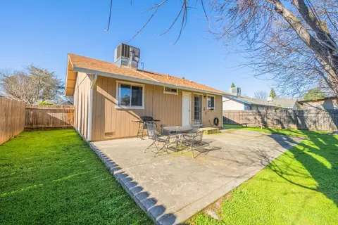 Exterior - 2555 Holly St, Anderson, CA 96007 photo 9 of 14