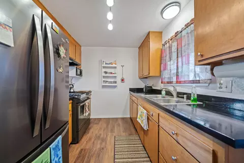 Kitchen - 2555 Holly St, Anderson, CA 96007 photo 3 of 5