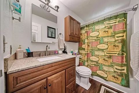 Bath - 2555 Holly St, Anderson, CA 96007 photo 1 of 1