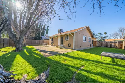 Exterior - 2555 Holly St, Anderson, CA 96007 photo 14 of 14