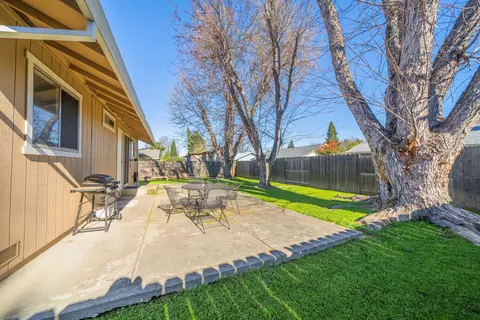 Exterior - 2555 Holly St, Anderson, CA 96007 photo 7 of 14