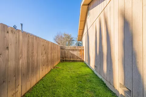 Exterior - 2555 Holly St, Anderson, CA 96007 photo 10 of 14