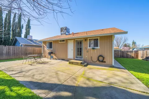 Exterior - 2555 Holly St, Anderson, CA 96007 photo 6 of 14