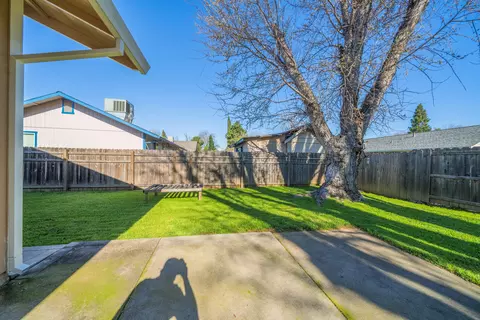 Exterior - 2555 Holly St, Anderson, CA 96007 photo 12 of 14