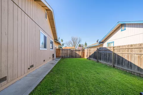 Exterior - 2555 Holly St, Anderson, CA 96007 photo 13 of 14
