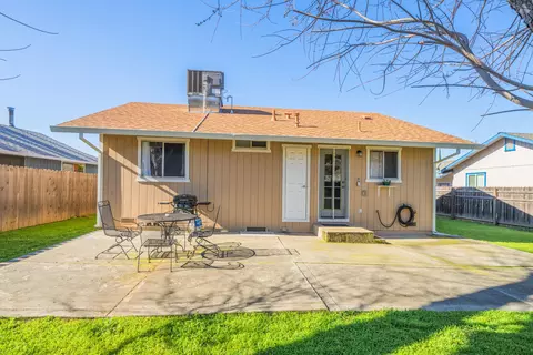 Exterior - 2555 Holly St, Anderson, CA 96007 photo 8 of 14