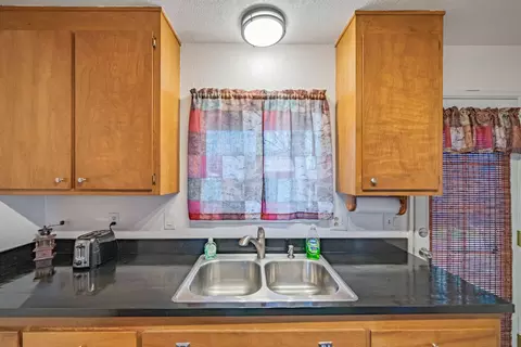 Kitchen - 2555 Holly St, Anderson, CA 96007 photo 4 of 5