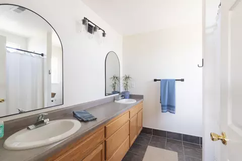 Bath - 775 Larie Ln, Red Bluff, CA 96080 photo 1 of 2