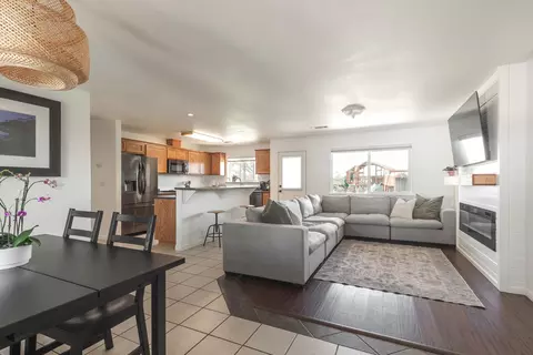 Living - 775 Larie Ln, Red Bluff, CA 96080 photo 1 of 2