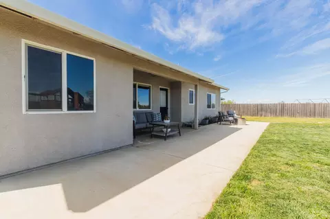 Exterior - 775 Larie Ln, Red Bluff, CA 96080 photo 2 of 5