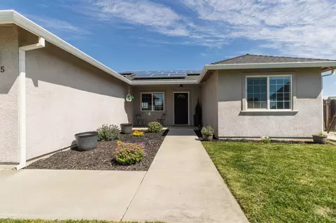775 Larie Ln, Red Bluff, CA 96080