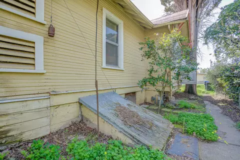 Exterior - 620 Lincoln St, Red Bluff, CA 96080 photo 4 of 10