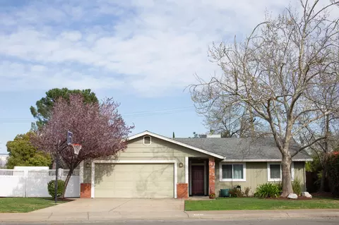1915 Mary Lake Dr, Redding, CA 96001
