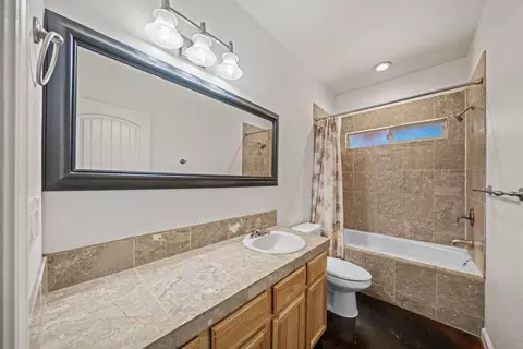 Bath - 21622 W Elk Trl, Redding, CA 96003 photo 4 of 4