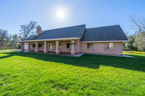 Exterior - 21622 W Elk Trl, Redding, CA 96003 photo 13 of 24