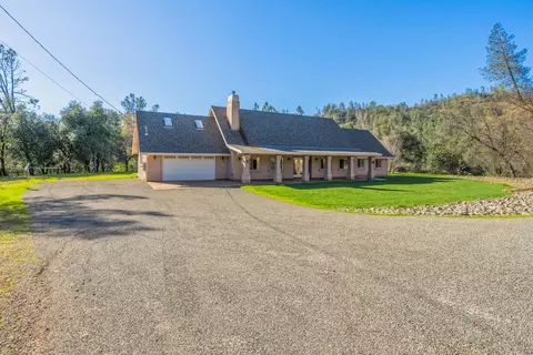 Exterior - 21622 W Elk Trl, Redding, CA 96003 photo 3 of 24