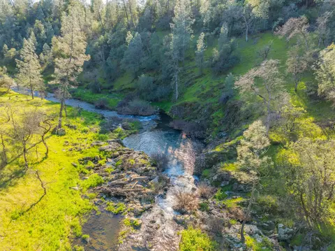 View/Area - 21622 W Elk Trl, Redding, CA 96003 photo 6 of 13