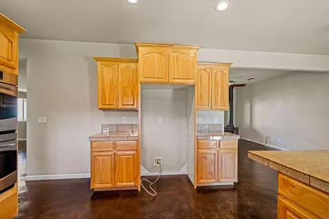 Kitchen - 21622 W Elk Trl, Redding, CA 96003 photo 7 of 7