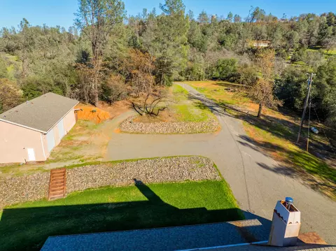 View/Area - 21622 W Elk Trl, Redding, CA 96003 photo 12 of 13