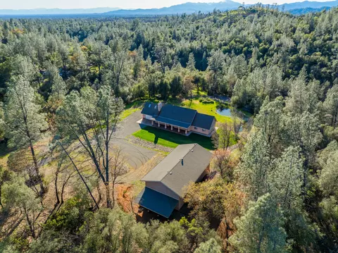View/Area - 21622 W Elk Trl, Redding, CA 96003 photo 9 of 13