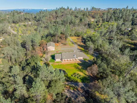 View/Area - 21622 W Elk Trl, Redding, CA 96003 photo 4 of 13