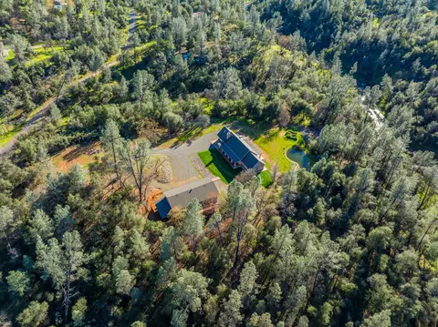 View/Area - 21622 W Elk Trl, Redding, CA 96003 photo 8 of 13