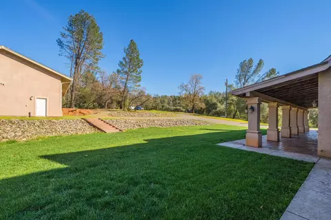 Exterior - 21622 W Elk Trl, Redding, CA 96003 photo 14 of 24